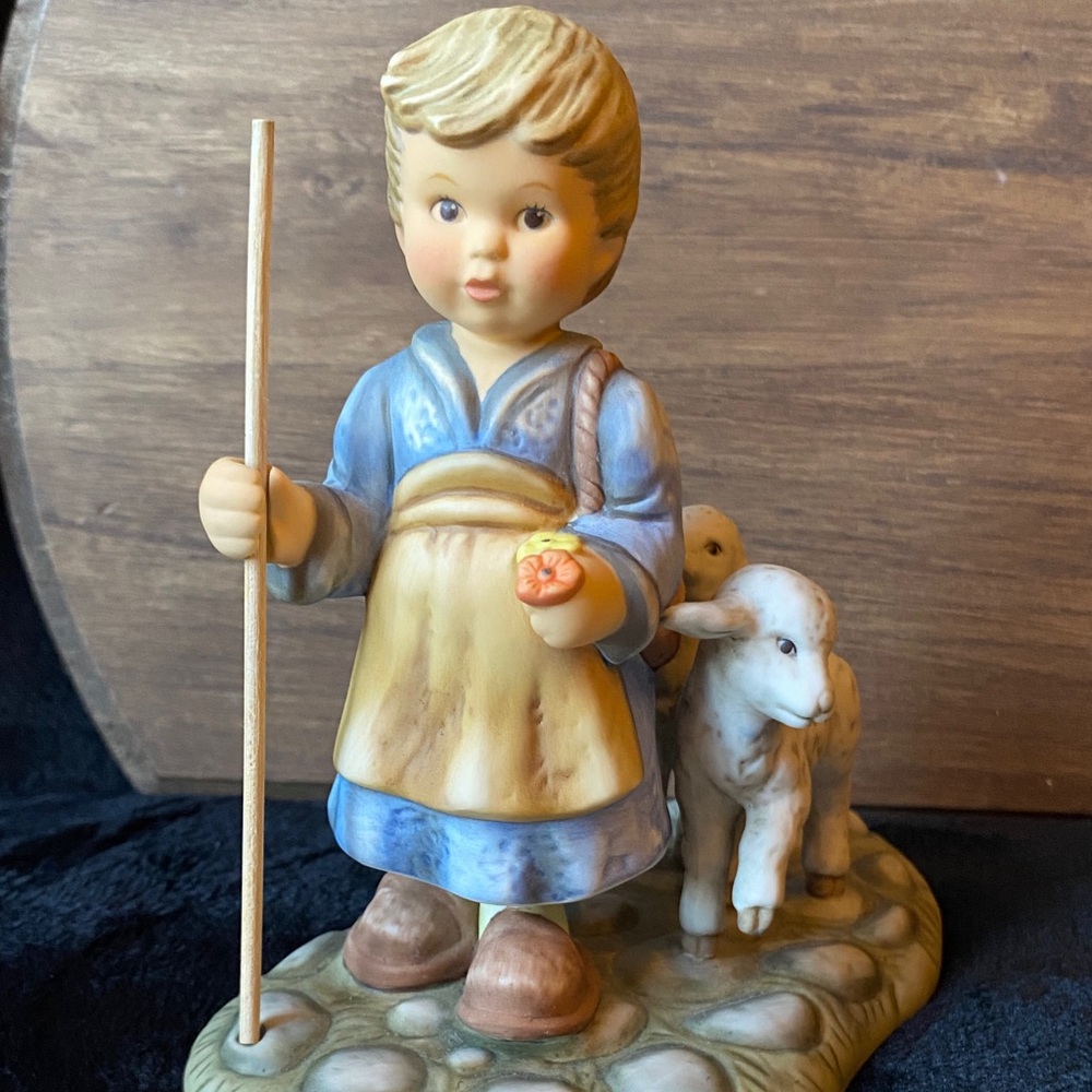 1997 Goebel Berta Hummel “O Come All Ye Faithful' Shepherd boy & Lamb Figurine